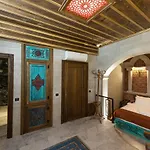 Foremanson Cave Hotel *