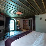 Foremanson Cave Hotel Nar