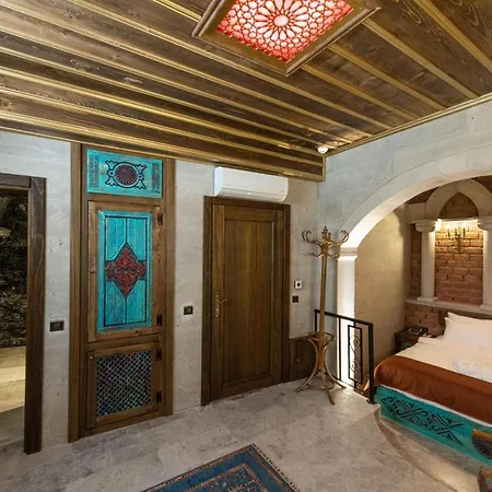 Foremanson Cave Hotel *
