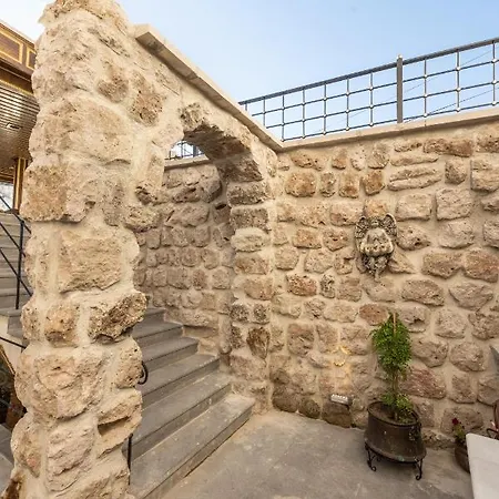 Foremanson Cave Hotel *