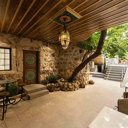 Foremanson Cave Hotel Nar