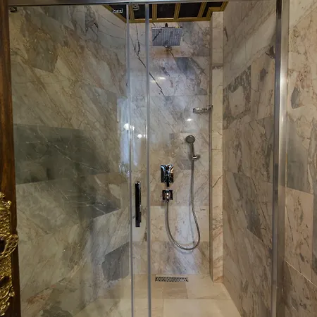 Foremanson Cave מלון