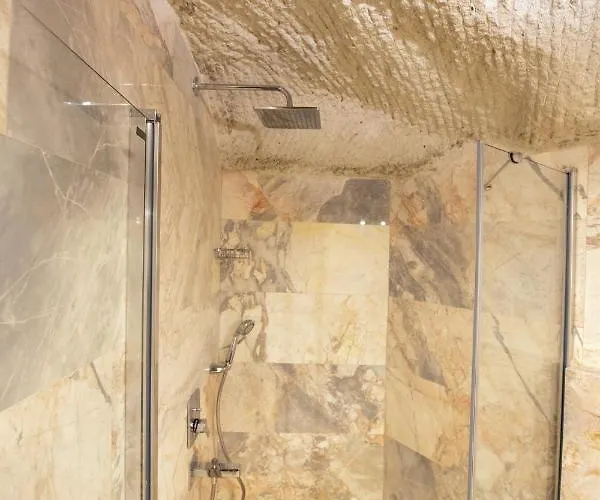 Foremanson Cave Отель Nar