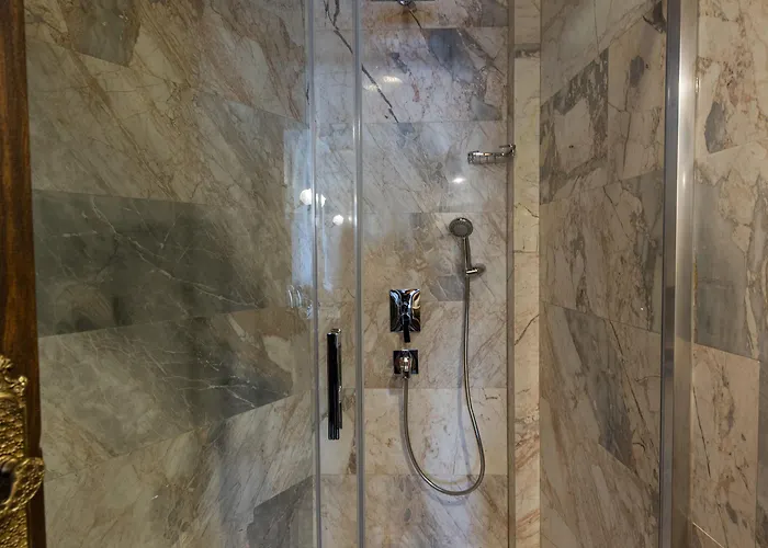 Foremanson Cave Отель